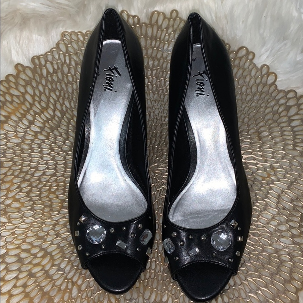 NWOB Fioni black peep toe kitten heels size 9
